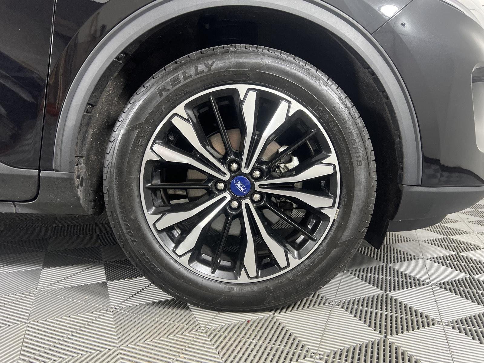 Used 2022 Agate Black Ford SEL image 13