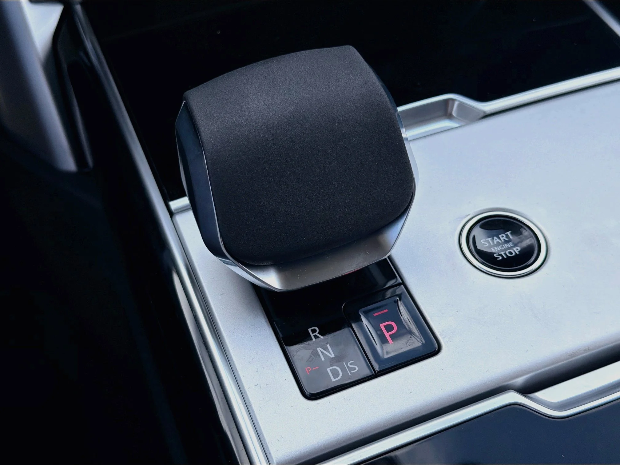 New 2026 Santorini Black Land Rover SE image 30