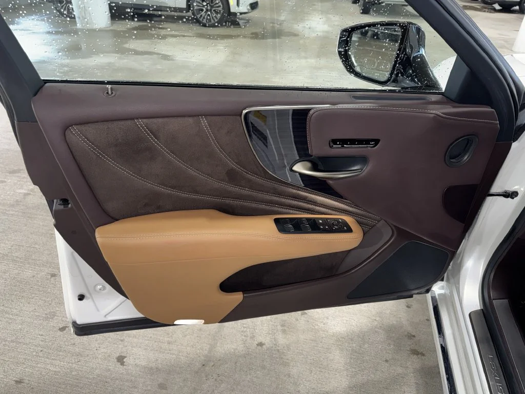 Used 2019 White Lexus 500 Base image 17