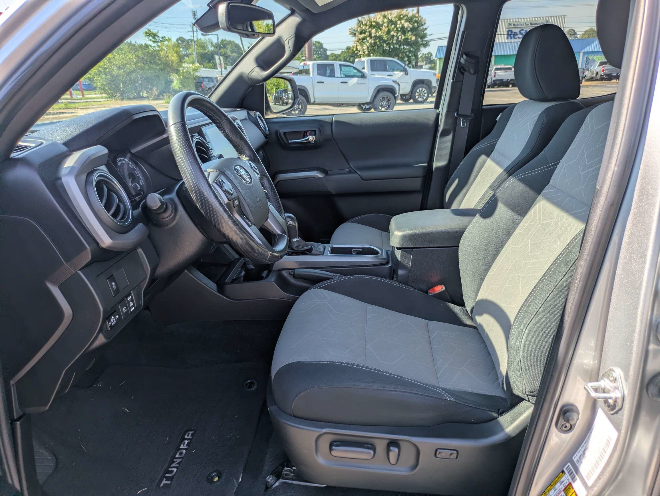 Used 2023 White Toyota  image 20