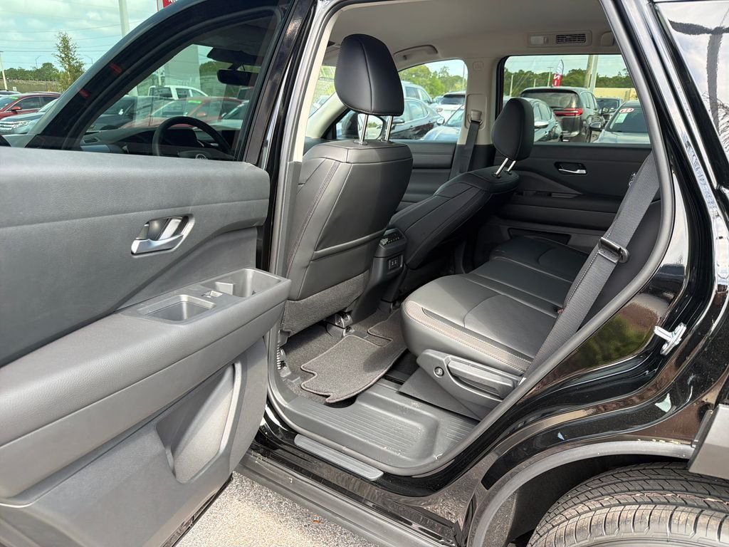 New 2026 Nissan Pathfinder SL 4D Sport Utility