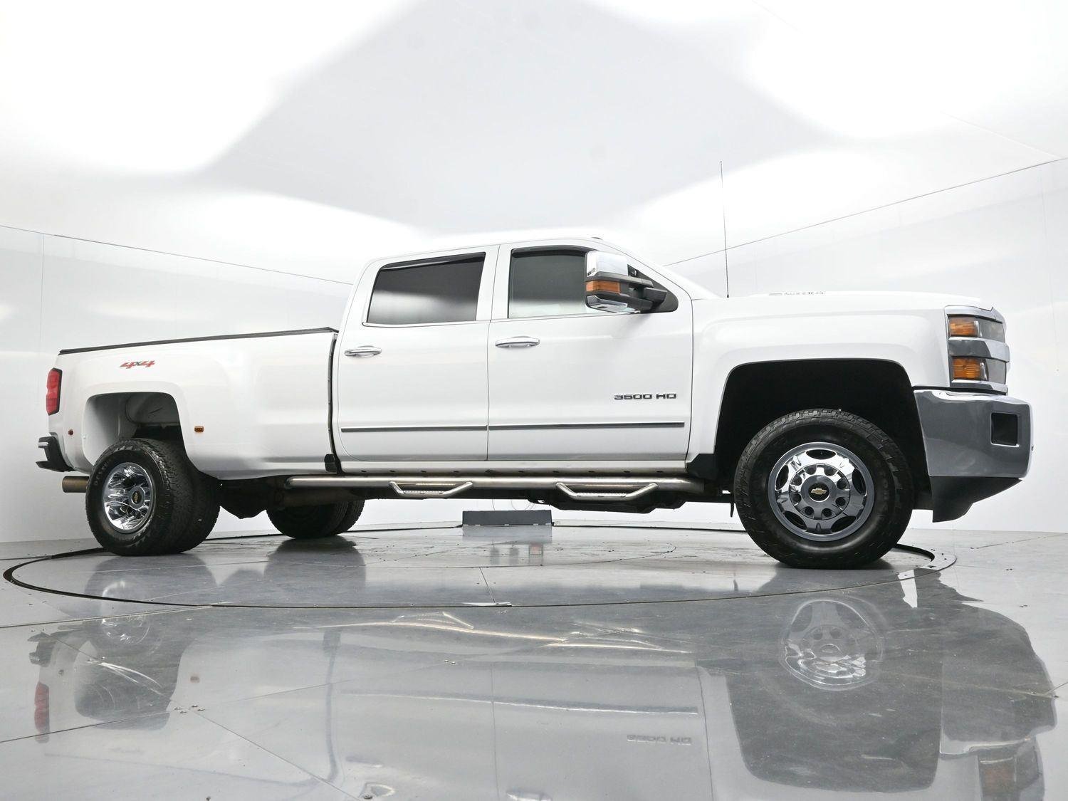Used 2018 SUMMIT WHITE Chevrolet LTZ image 41