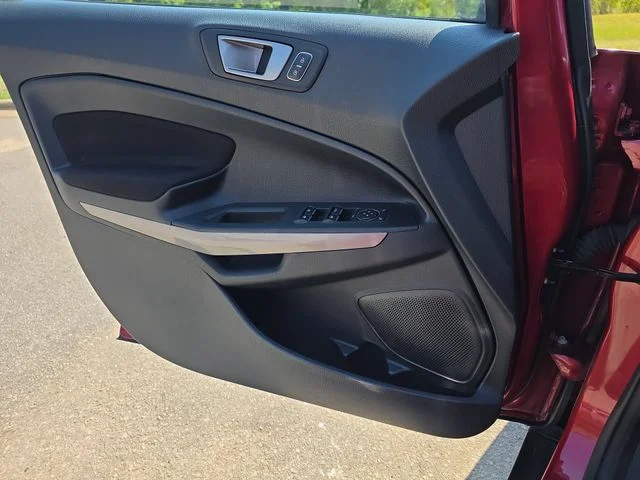 Used 2021 Red Ford SE image 26