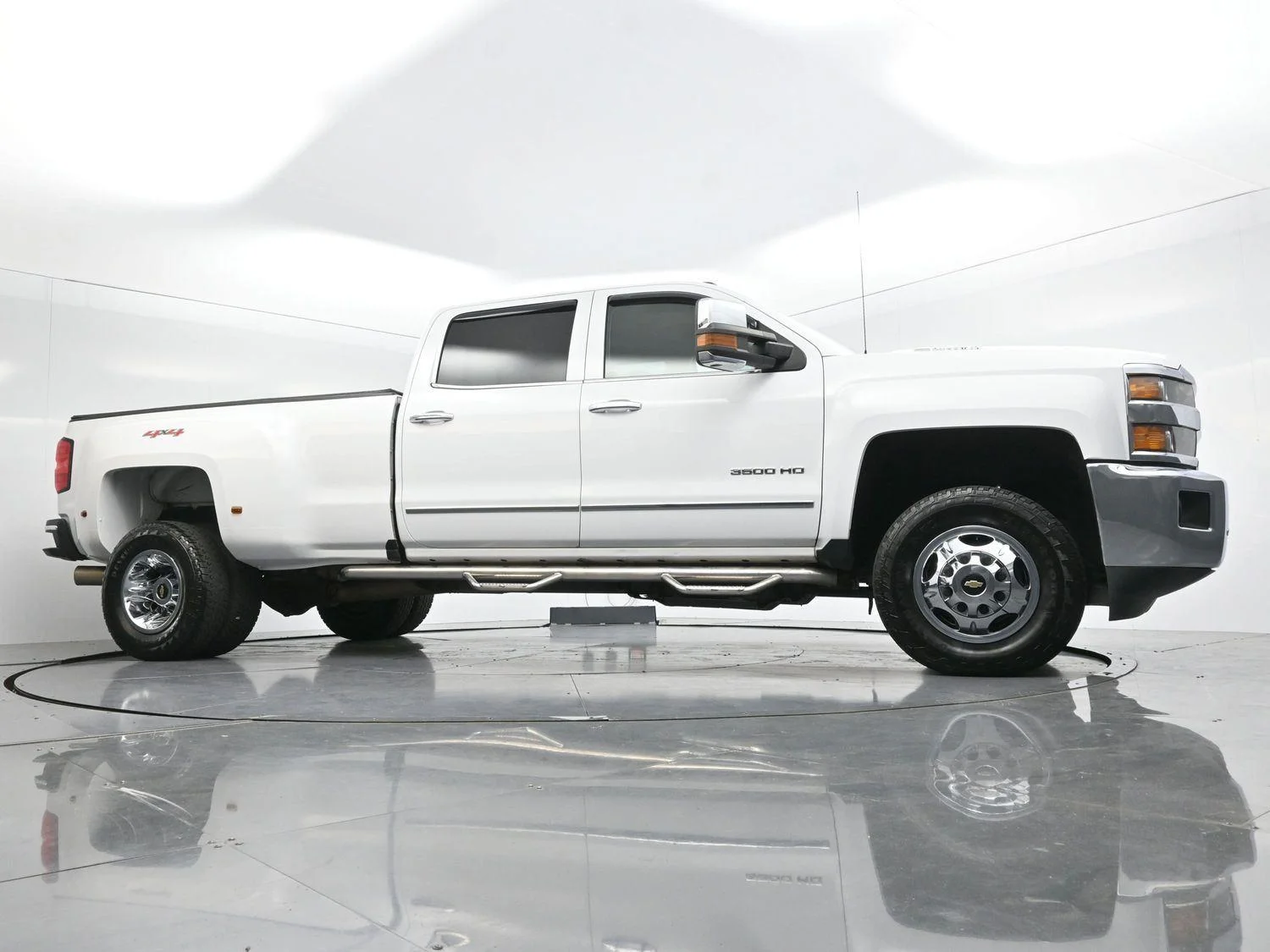 Used 2018 SUMMIT WHITE Chevrolet LTZ image 41