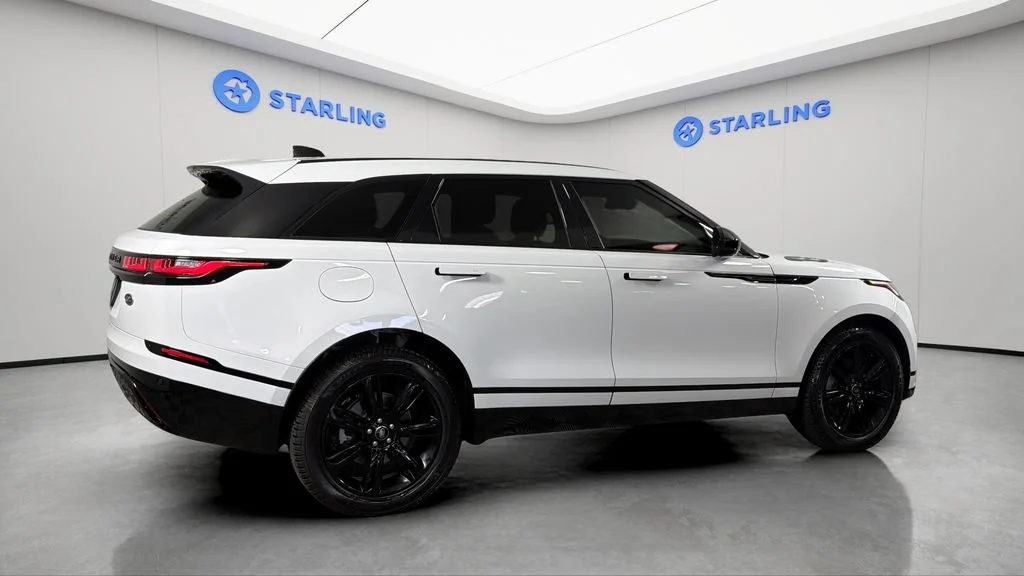 Used 2023 White Land Rover R-Dynamic S image 22