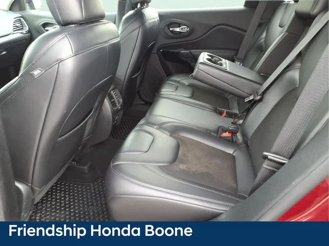 Used 2020 Red Jeep Latitude Plus image 17