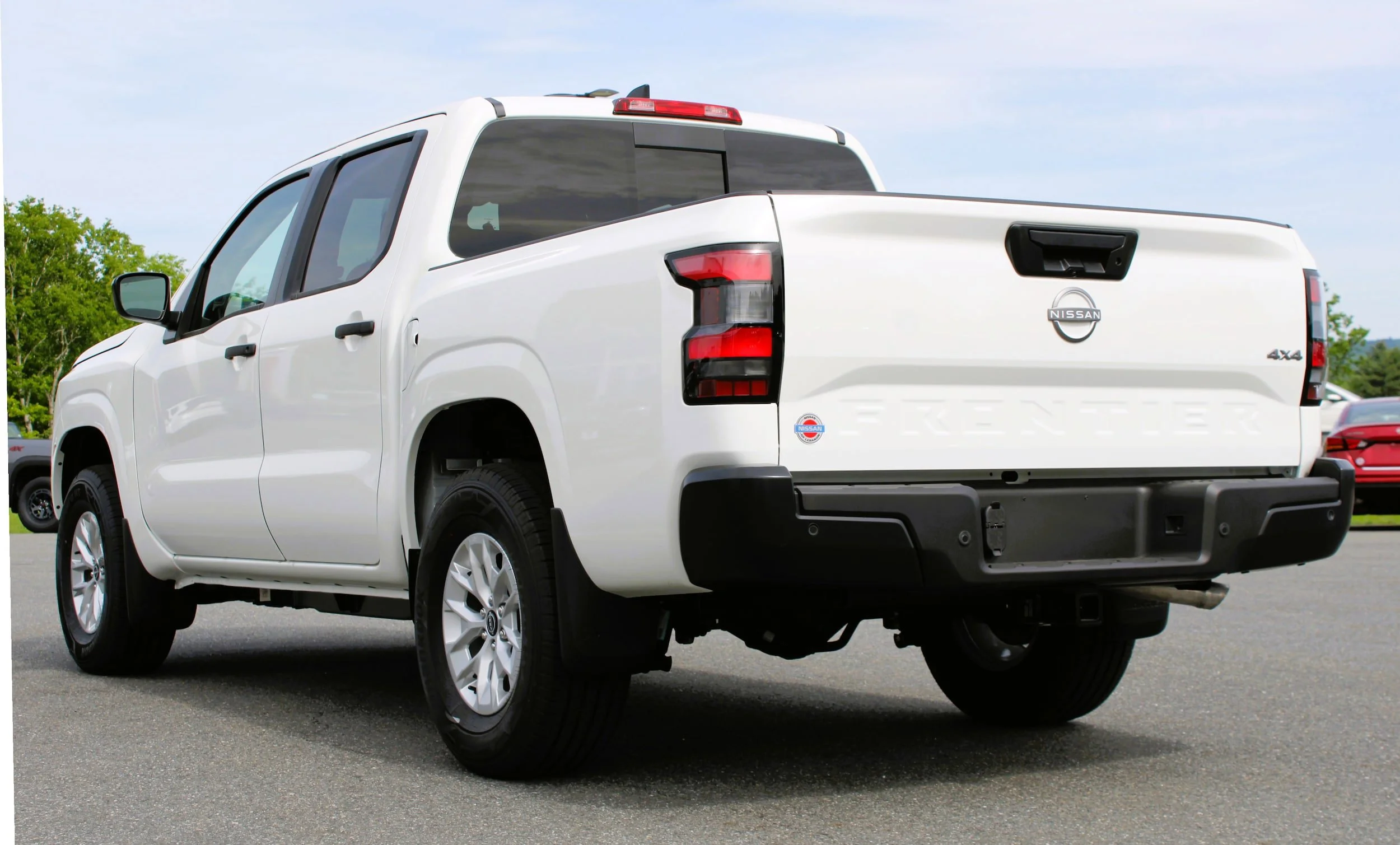 New 2026 Glacier White Nissan Crew Cab S image 10