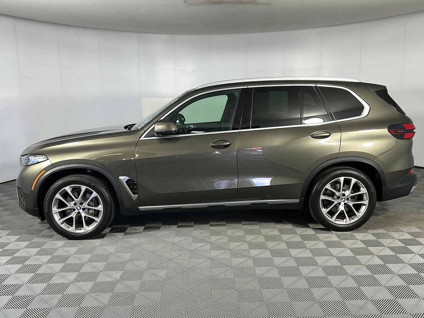 Used 2024 Manhattan Green Metallic BMW xDrive40i image 7
