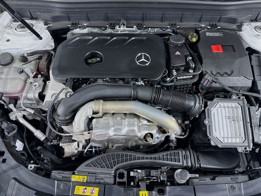 Used 2025 White Mercedes-Benz GLB 250 image 29