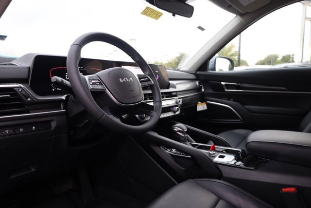 Used 2025 Silver Kia LX image 19