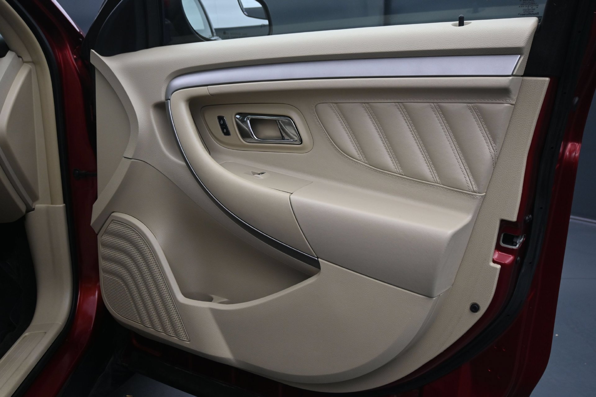 Used 2015 Ruby Red Metallic Ford SEL image 13