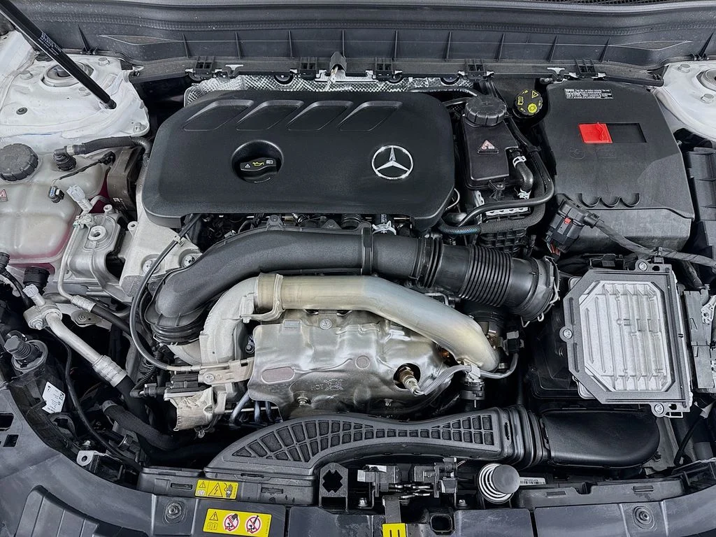 Certified Used 2025 Polar White Mercedes-Benz GLB 250 image 29