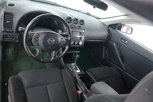 Used 2011 Silver Nissan 2.5 S image 17