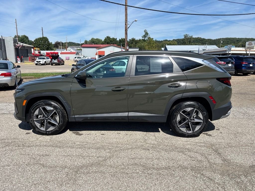 Used 2025 Green Hyundai SEL image 8