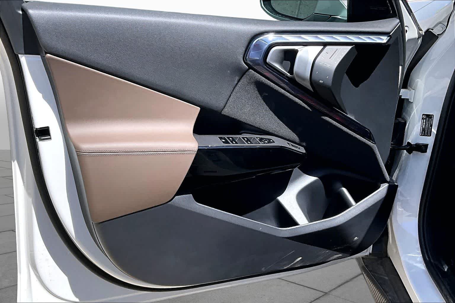 New 2026 Mineral White Metallic BMW 30 xDrive image 10
