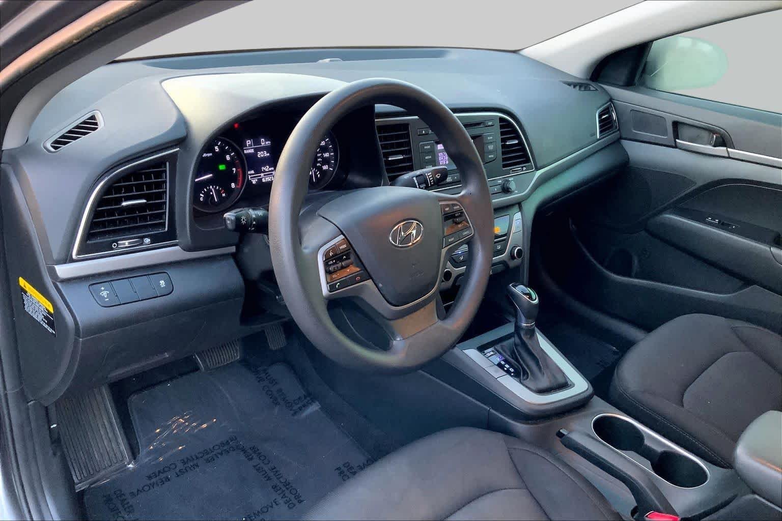 Used 2018 Machine Gray Hyundai SE image 17