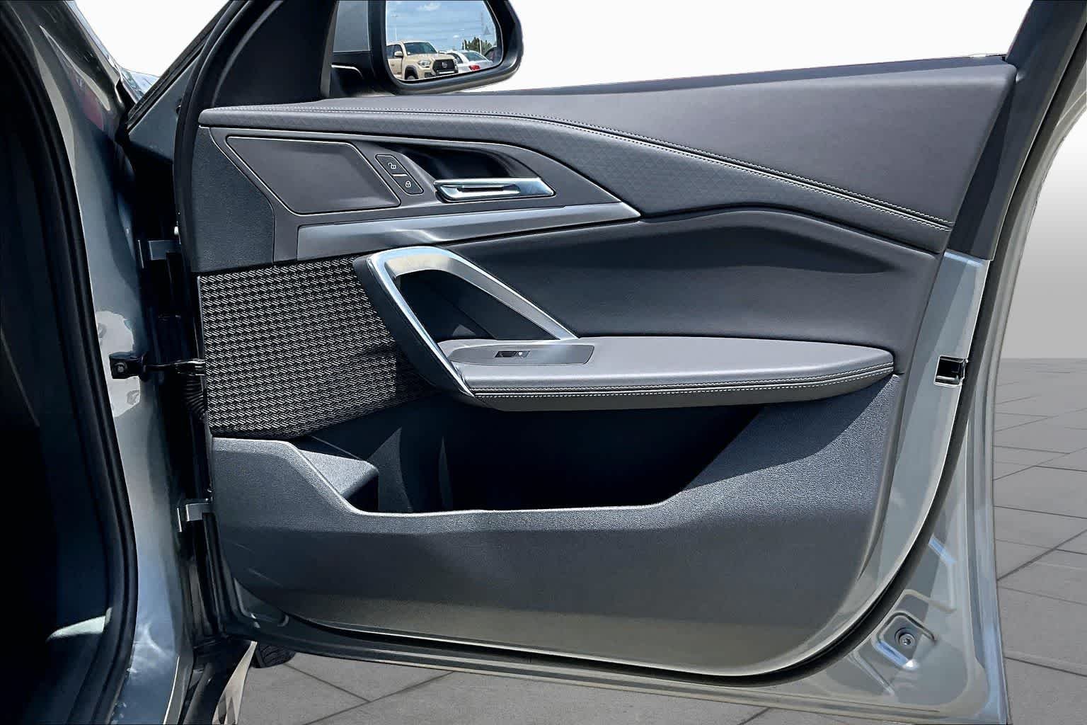 Used 2026 Skyscraper Grey Metallic BMW xDrive28i image 26