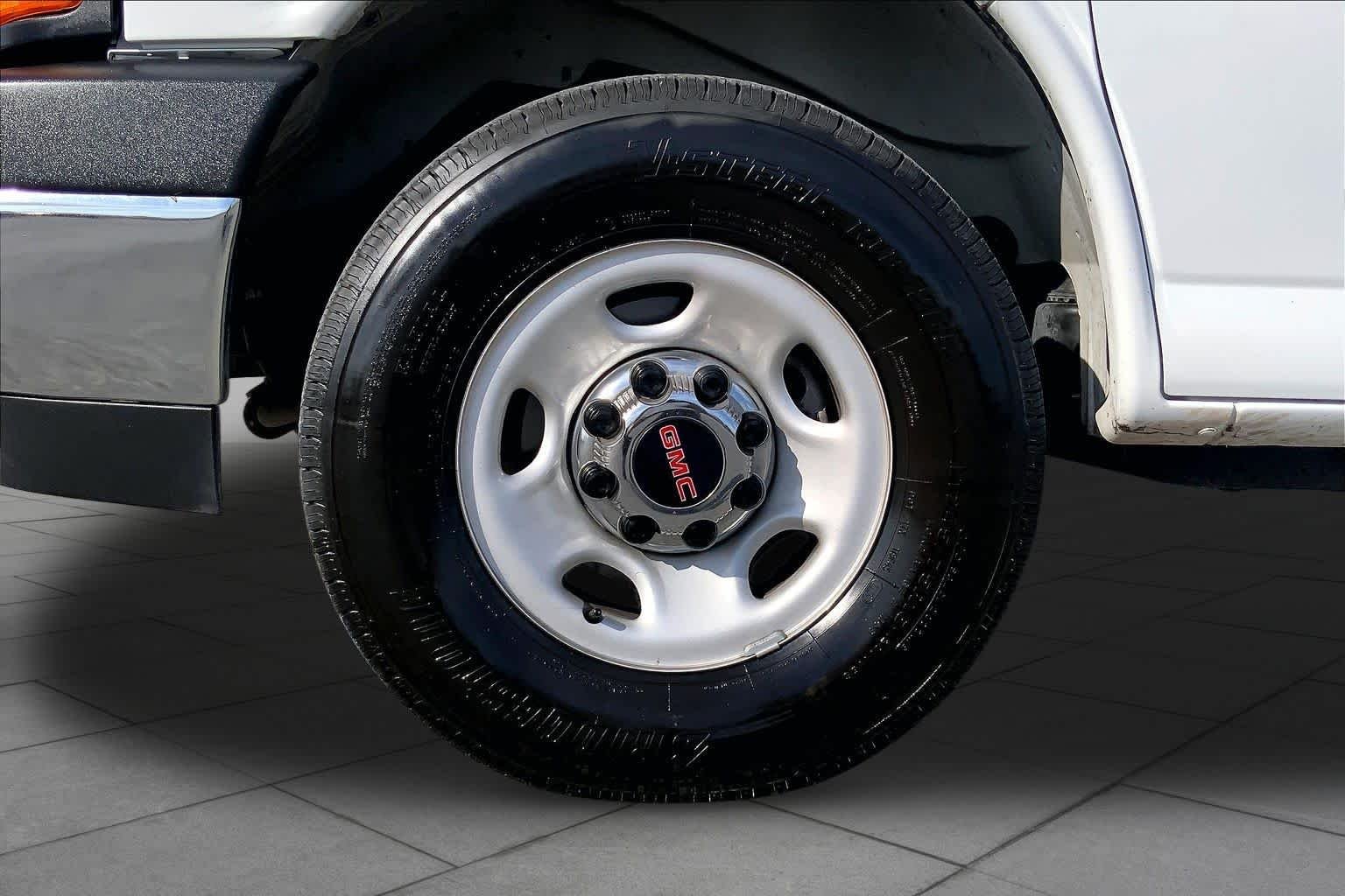 Used 2025 Summit White GMC LT image 11