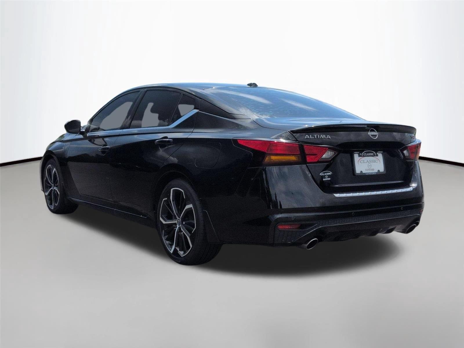 Used 2023 Super Black Nissan 2.5 SR image 3