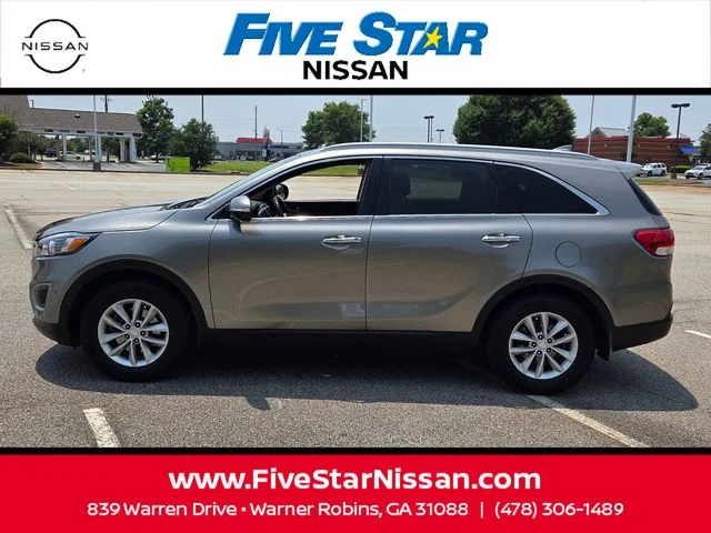 Used 2018 Silver Kia LX image 4