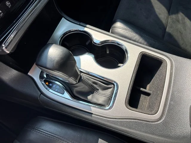 Used 2019 White Jeep Altitude image 25