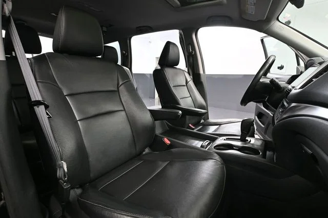 Used 2016 Black Honda EX-L image 47