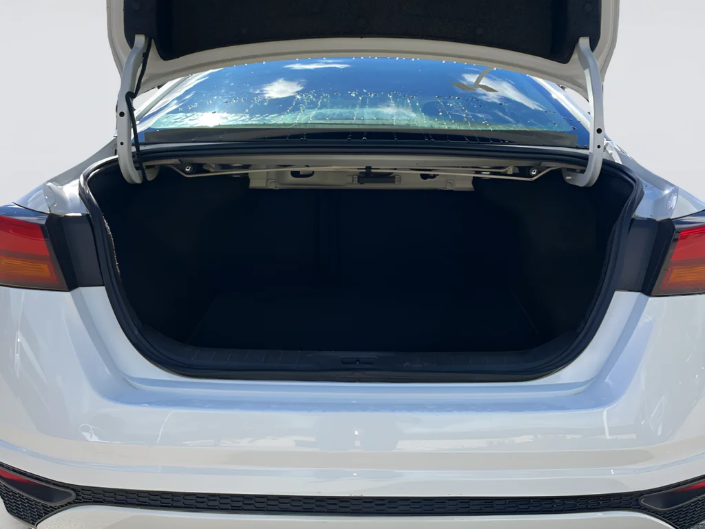 Used 2019 White Nissan 2.5 S image 35