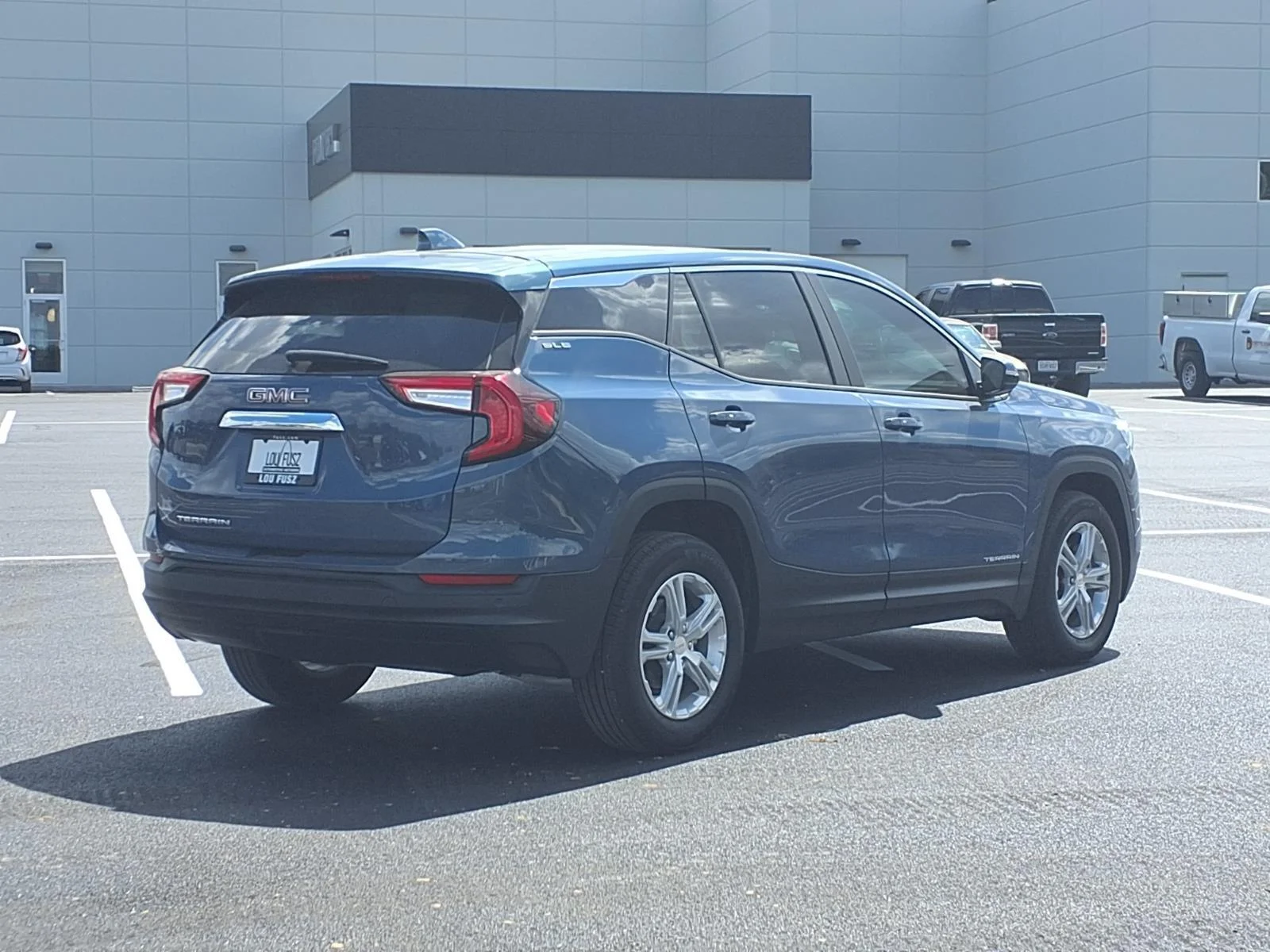 Used 2024 Downpour Metallic GMC SLE image 26