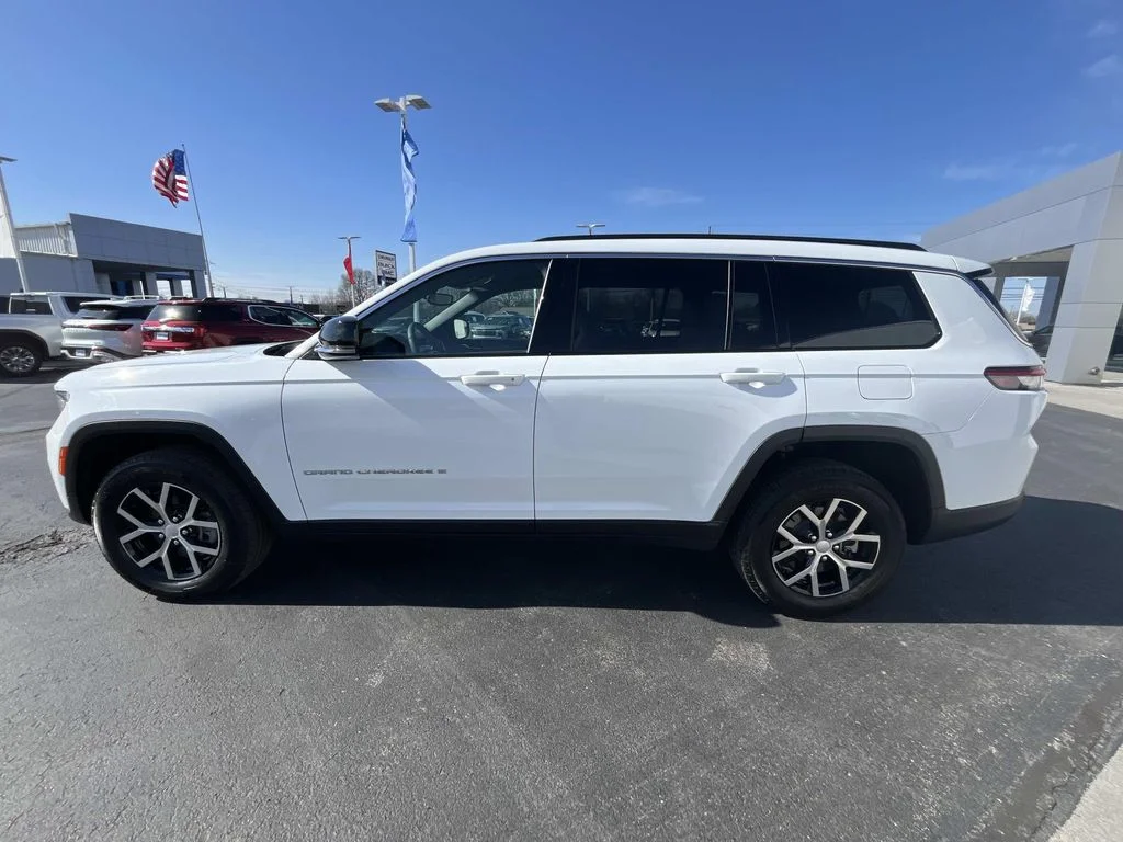Used 2024 Bright White Clearcoat Jeep Limited image 4