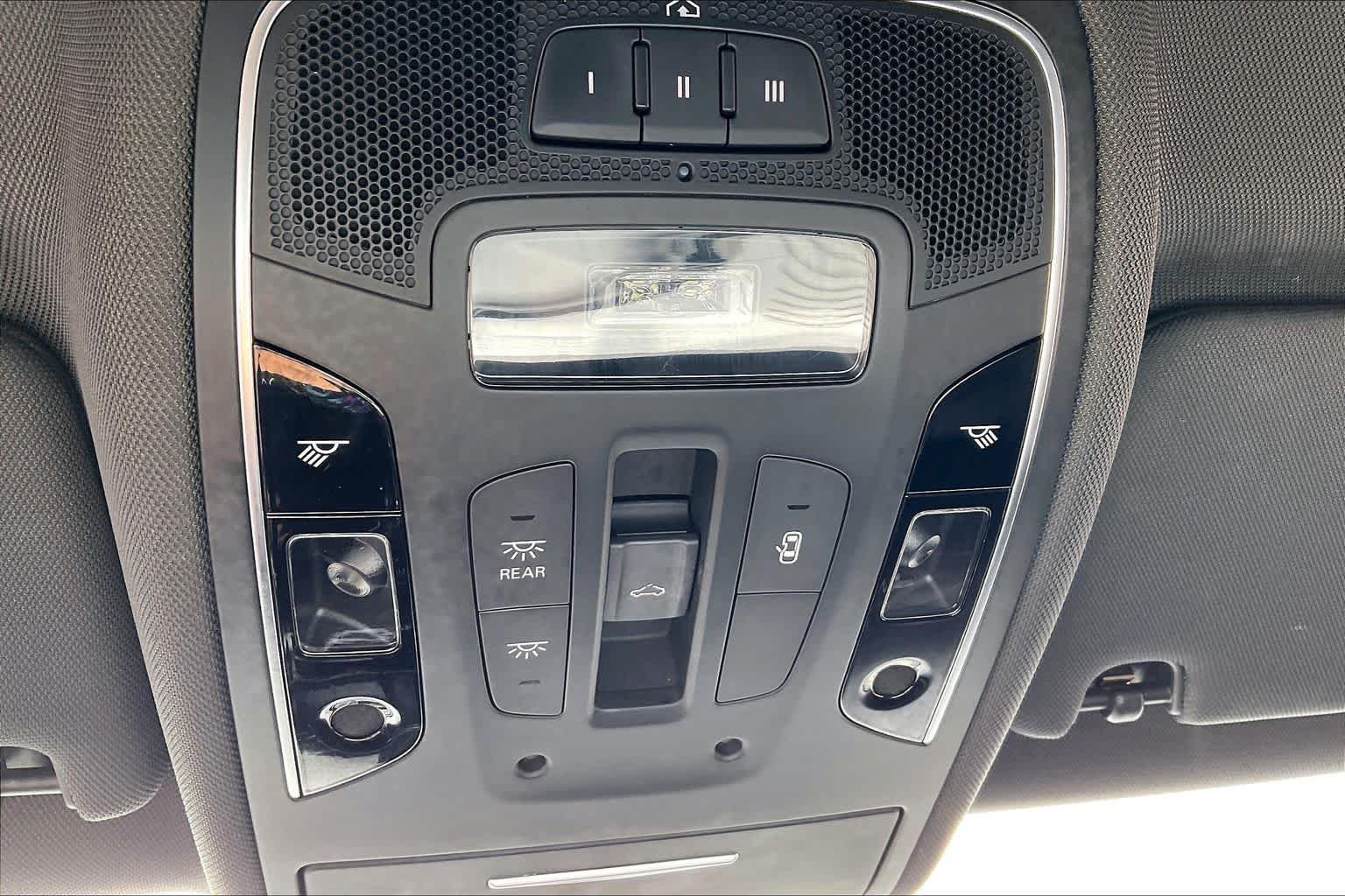 Used 2018 Florett Silver Metallic Audi Premium Plus image 33