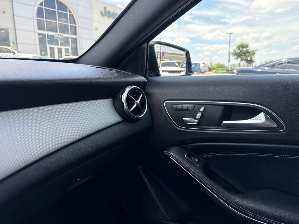 Used 2018 Black Mercedes-Benz GLA 250 image 19