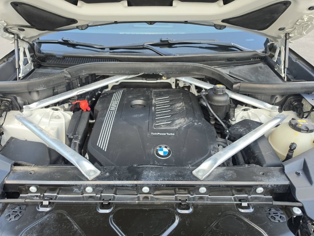 Used 2020 White BMW xDrive40i image 10