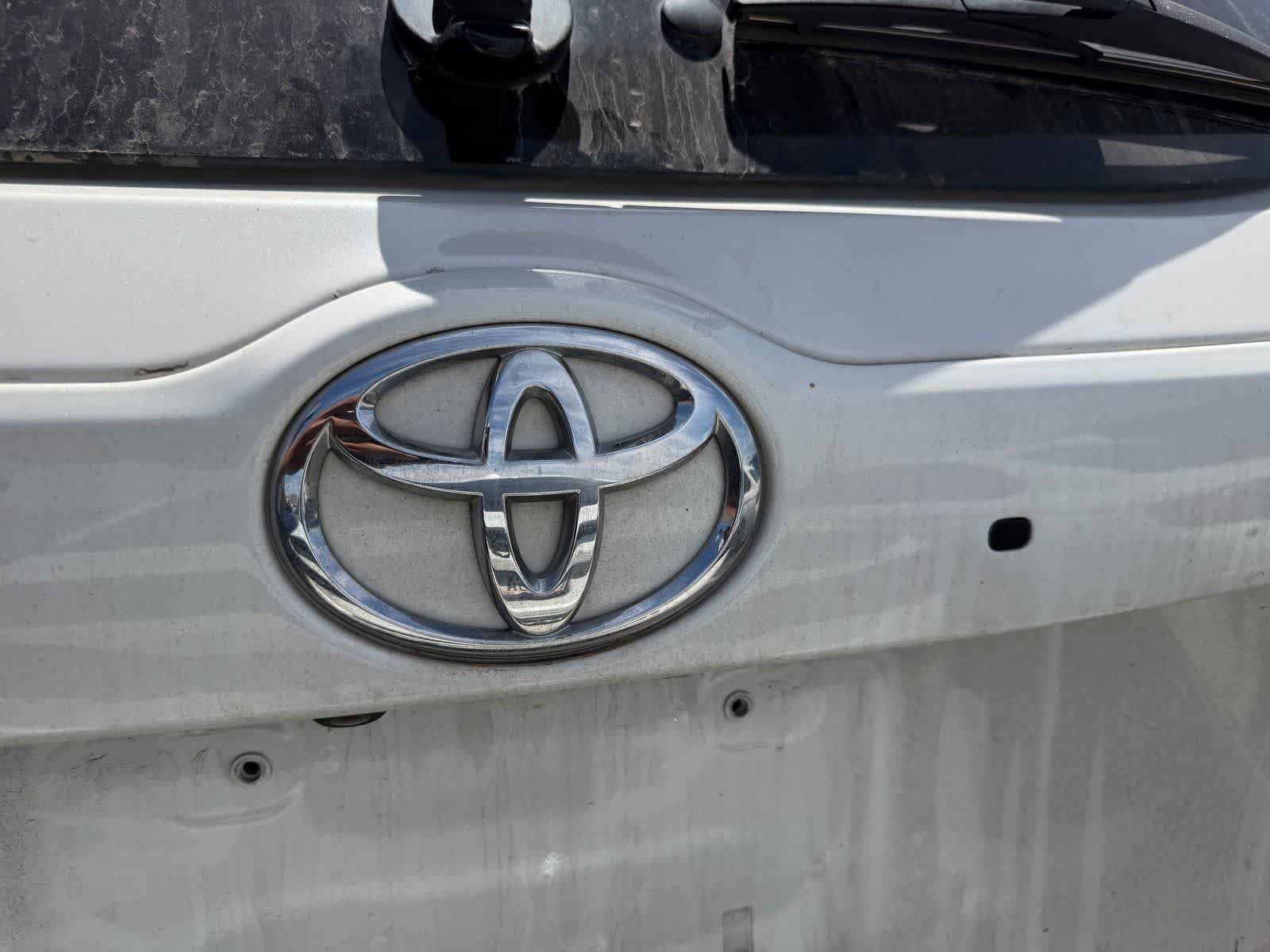 Used 2018 Blizzard Pearl Toyota SE image 13