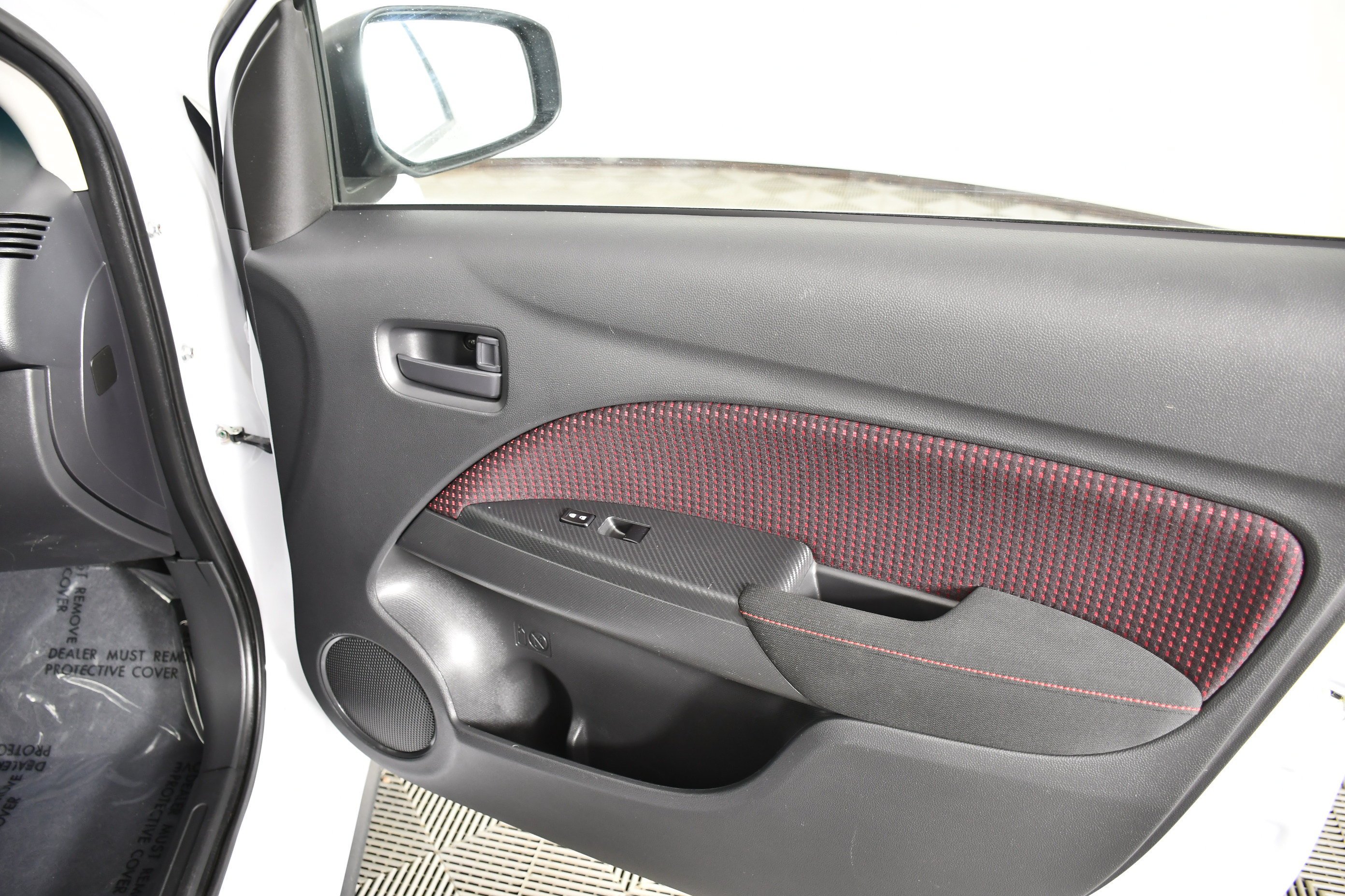 Used 2022 White Mitsubishi Black Edition image 38