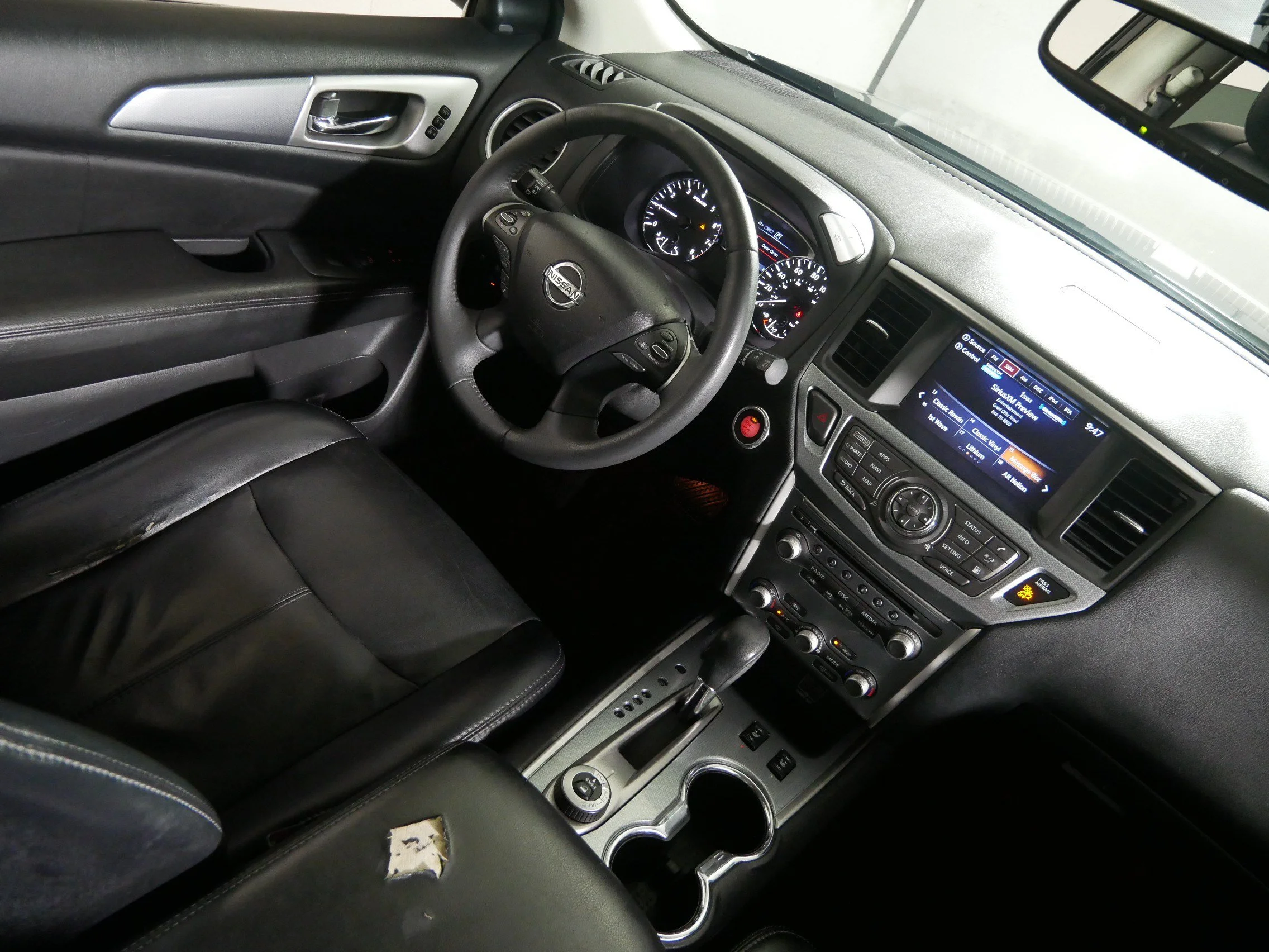 Used 2018 Magnetic Black Nissan SL image 9