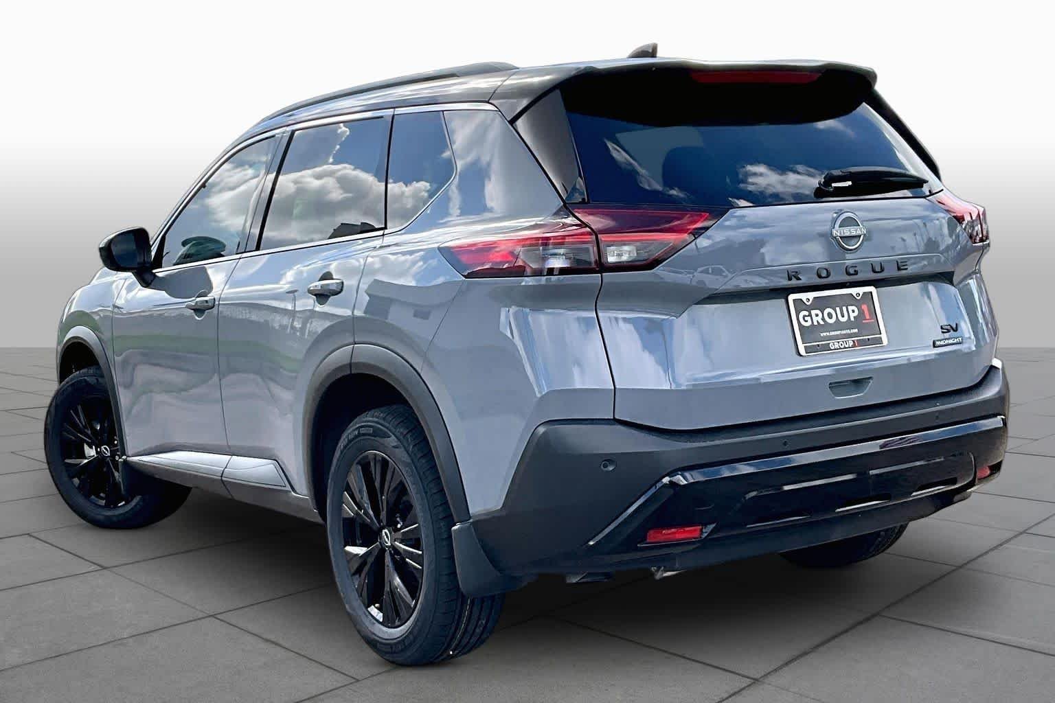 Used 2023 Boulder Gray Pearl/Super Black Nissan SV image 12