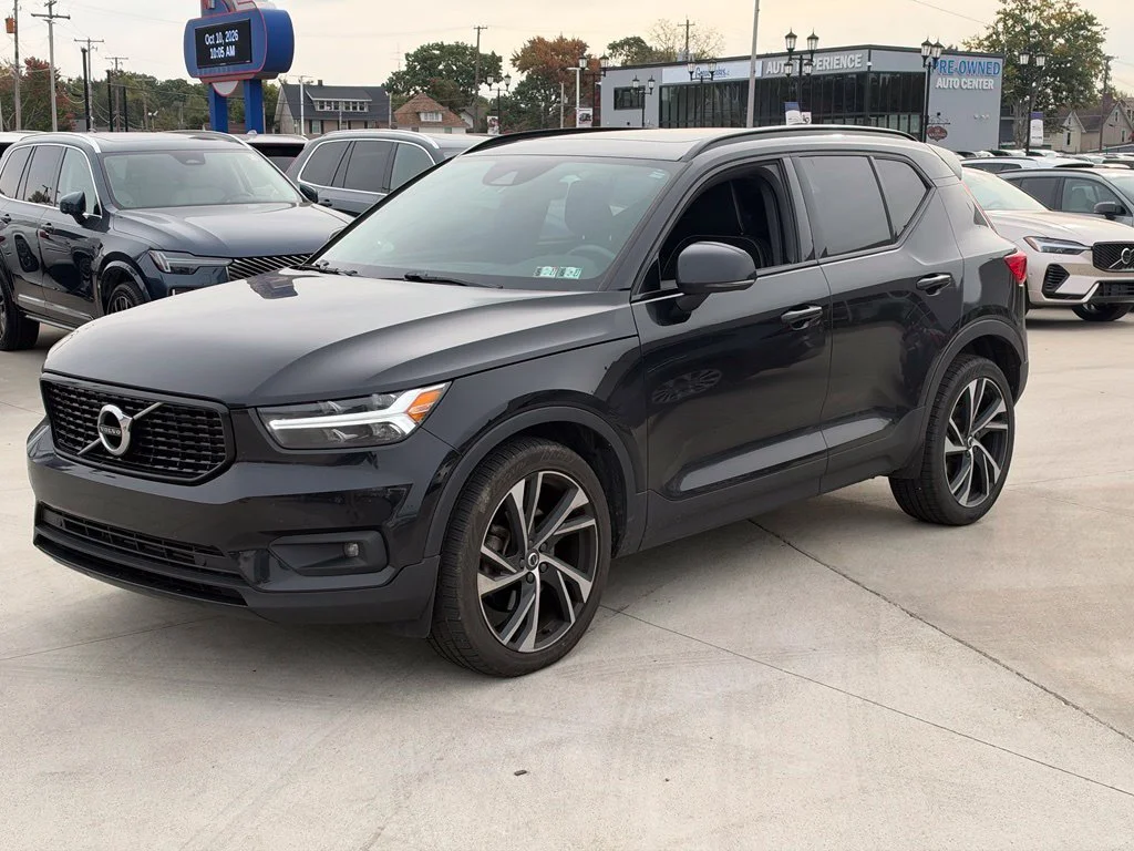 Used 2021 Black Volvo R-Design image 1