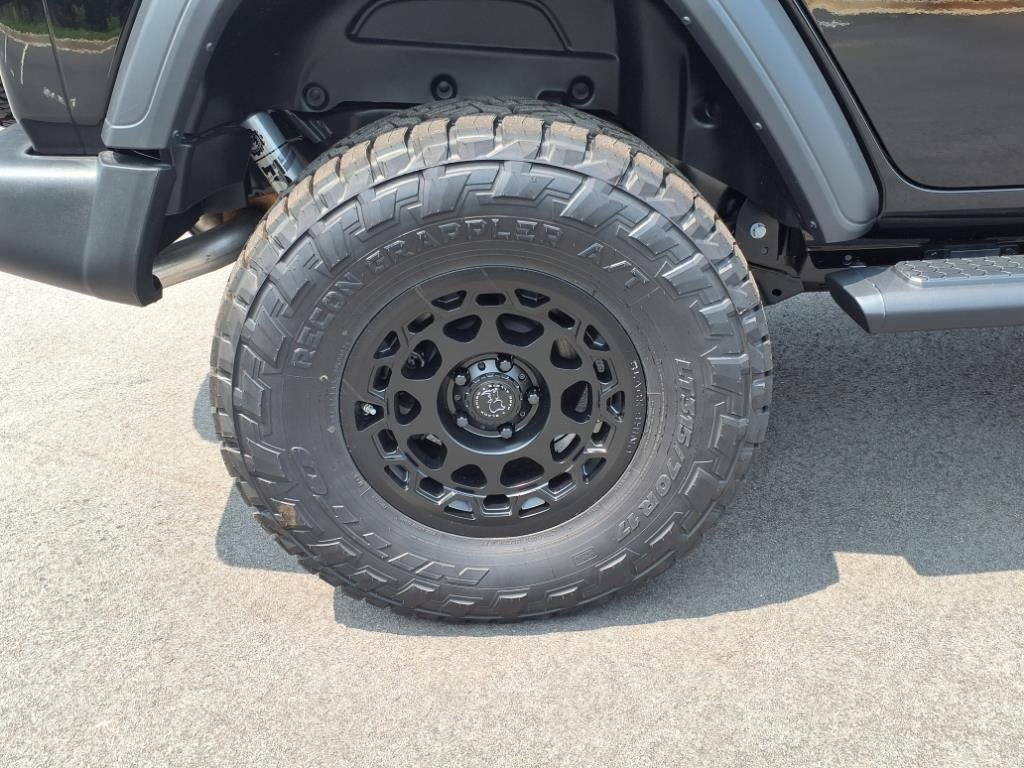 Used 2025 Black Clearcoat Jeep Sport S image 21