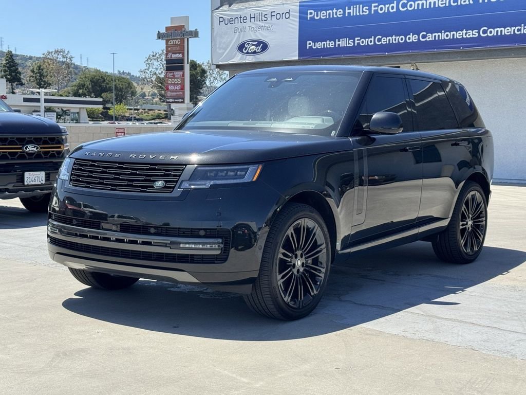 Used 2025 Santorini Black Land Rover SE image 3