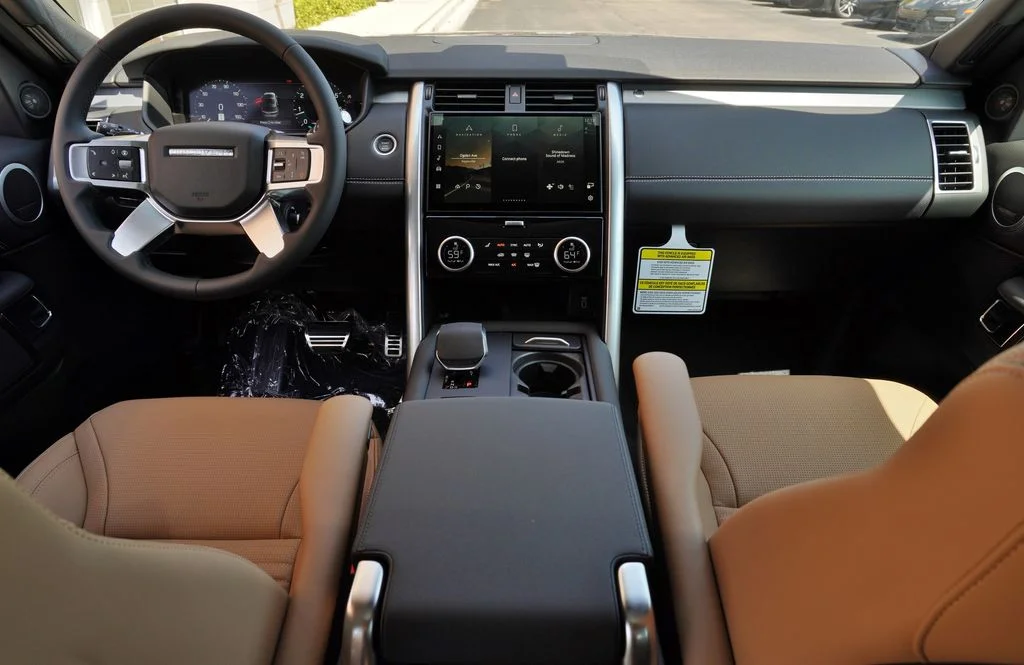 New 2026 Carpathian Grey Land Rover Dynamic SE image 9