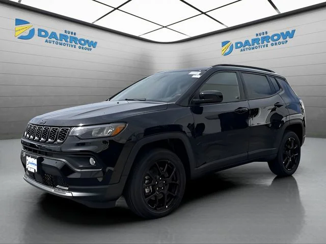 New 2026 Diamond Black Crystal Pearl-Coat Exterior Paint Jeep Latitude image 1