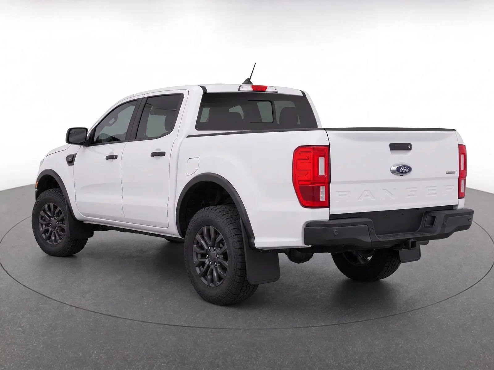 Used 2019 Oxford White Ford XLT image 4