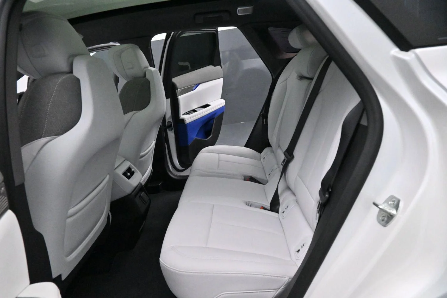 Used 2025 Crystal White Tricoat Cadillac Sport 1 image 31