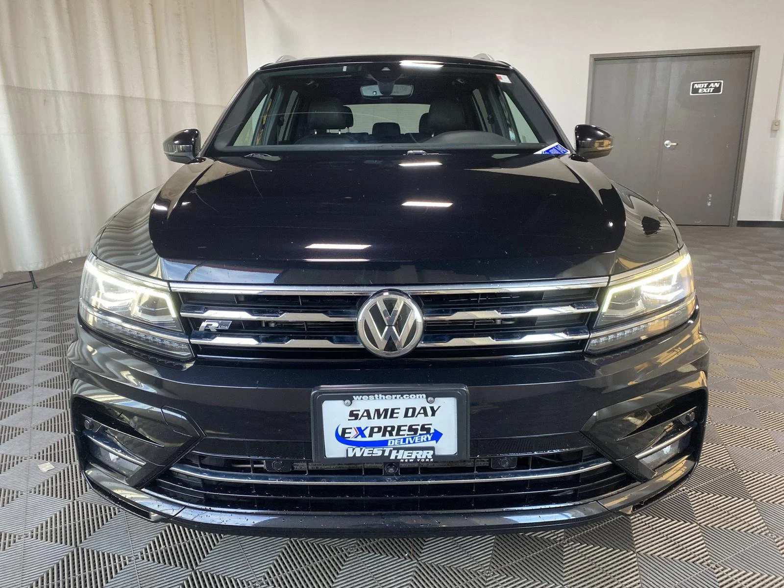 Used 2020 Deep Black Pearl Volkswagen SEL Premium R-Line image 5