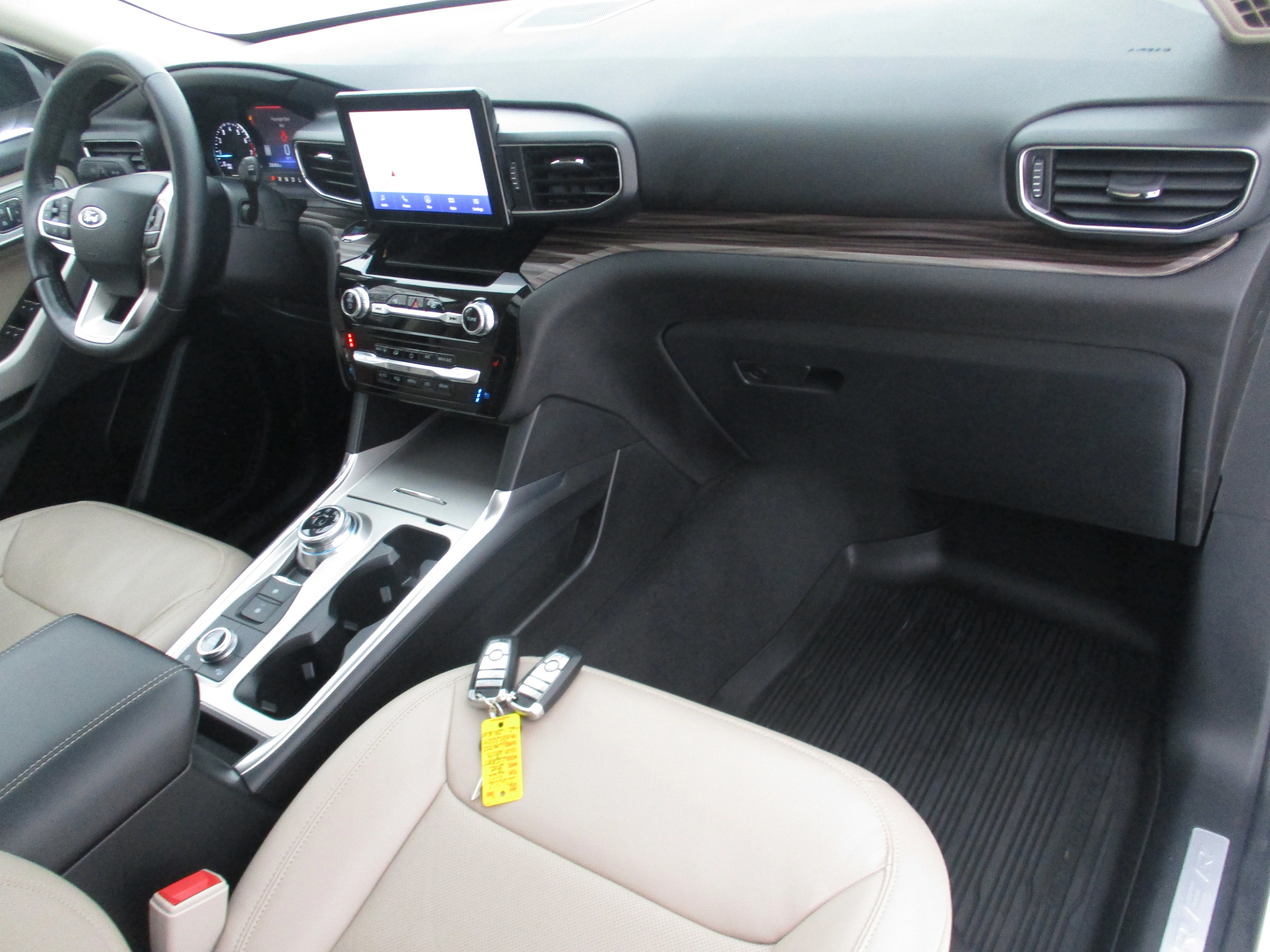 Used 2022 Star White Metallic Tri-Coat Ford Limited image 18