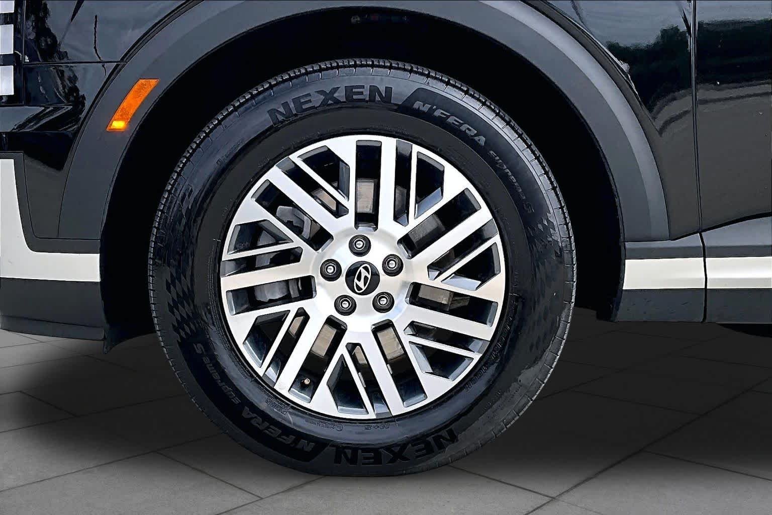 Used 2026 Abyss Black Pearl Hyundai SEL 7P image 11
