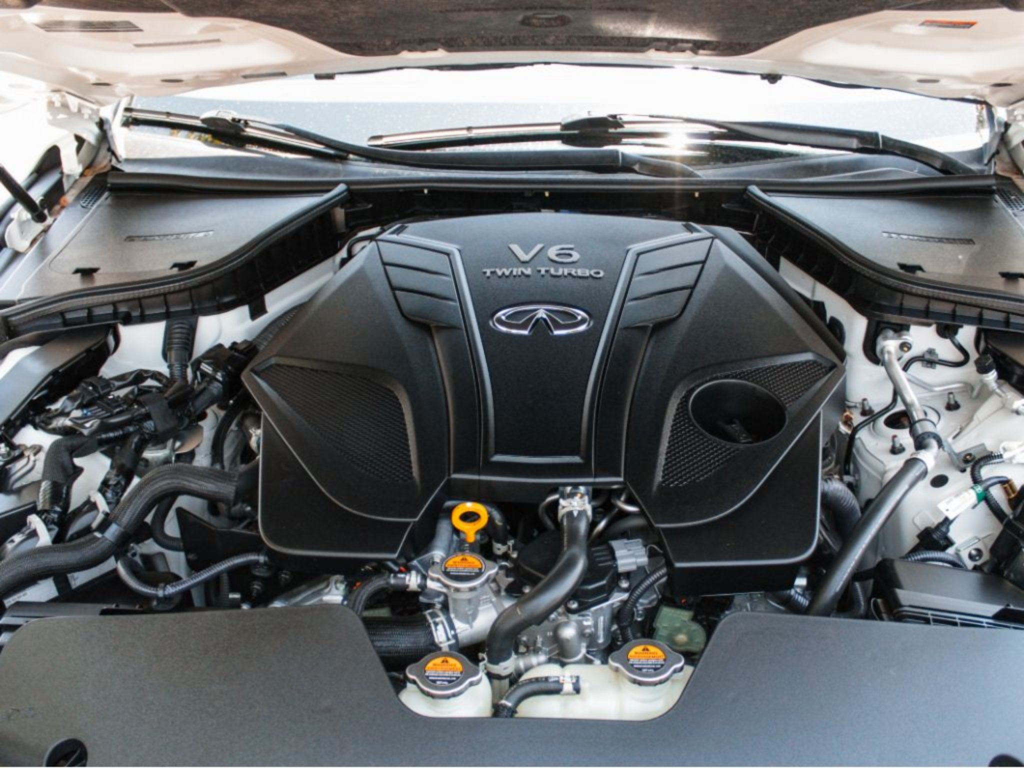 Used 2023 Majestic White INFINITI LUXE image 31