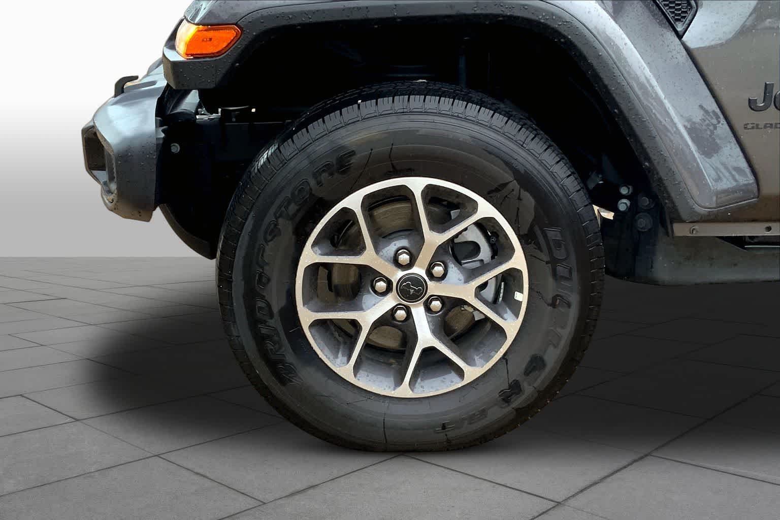 New 2026 Granite Crystal Metallic Clearcoat Jeep Sport S image 11