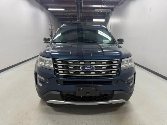 Used 2017 Blue Ford XLT image 2
