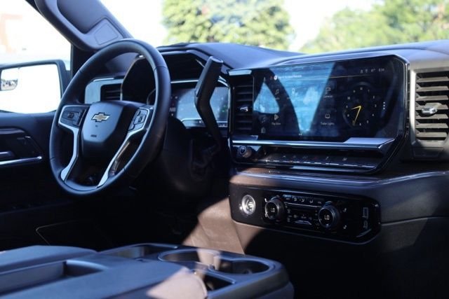 Used 2024 Blue Chevrolet LT image 9